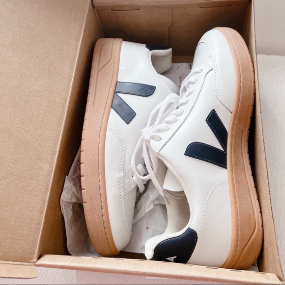 Veja Mens V-12 Sneakers - Extra White/Nautico/Gum Sole Size 43 - Picture 10 of 14